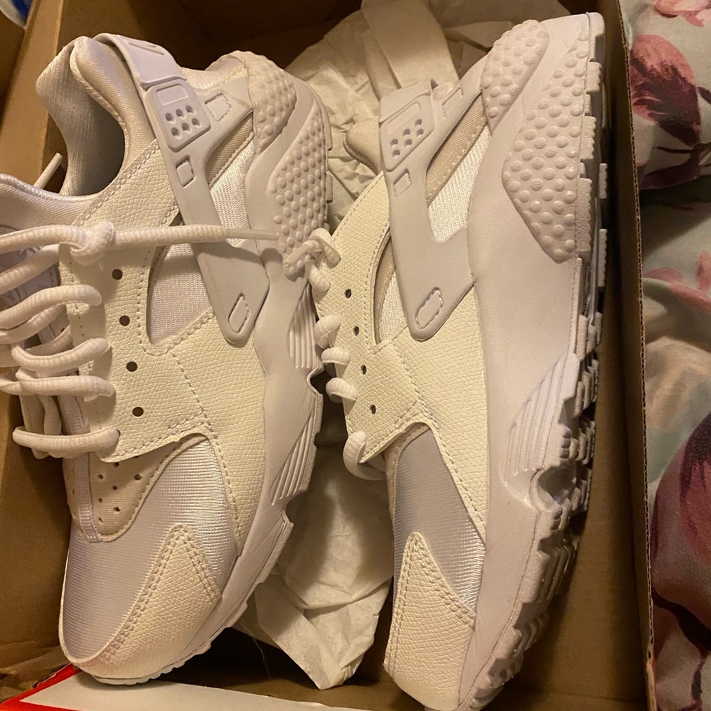WMNS AIR HUARACHE RUN WHITE
